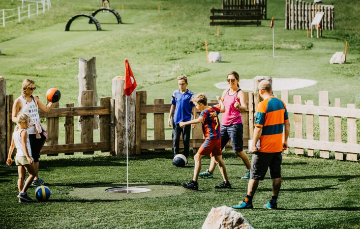 Familie beim Soccer Golf © Wagrain-Kleinarl Tourismus_Eduardo Gellner